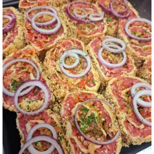 Roulé feuilleté aux oignons crispy 2pc +/- 300gr